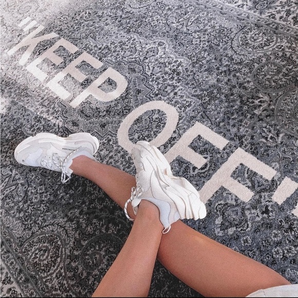 Balenciaga | Triple S Sneaker in White - Size 40 - Picture 13 of 13